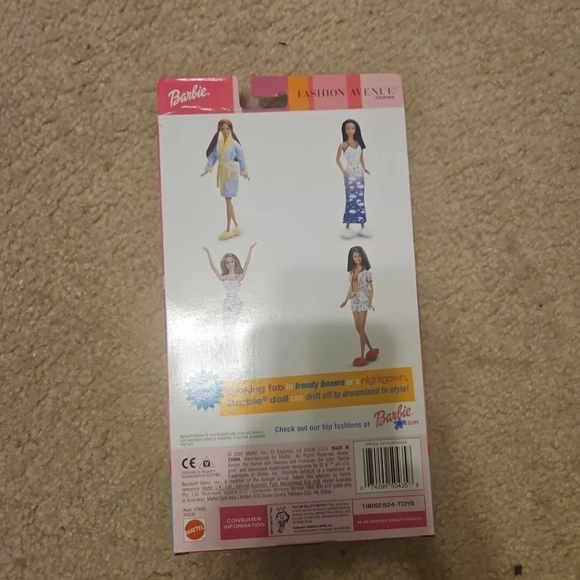 Barbie Fashion Avenue Toys 'R' Us Exclusive Clothes and Accessories - Picture 2 of 2